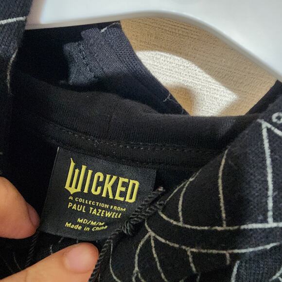 Wicked '' Defy gravity'' hoodie girls medium - Picture 5 of 7